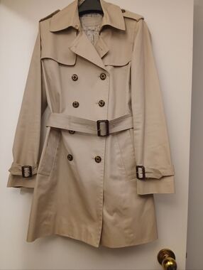 Banana Republic Biege Double-Breasted Trench Coat with Belt.Size S